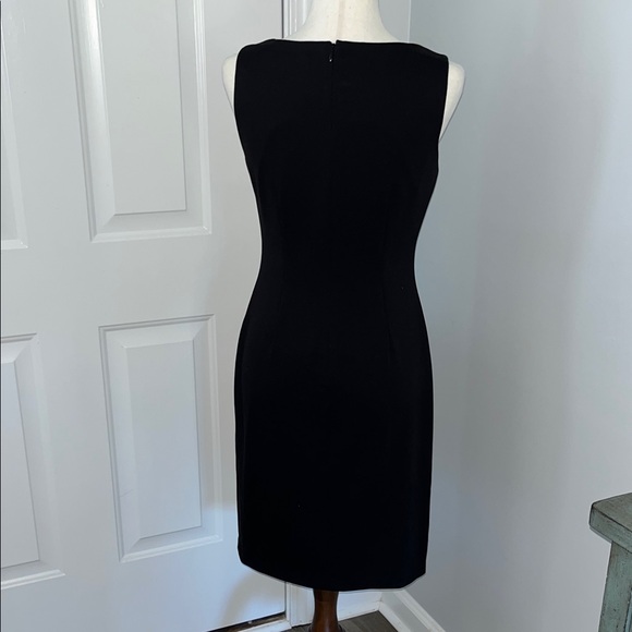 Elegant Black Sleeveless Dress Gold Zipper Knee Length Size 6 - Picture 3 of 8